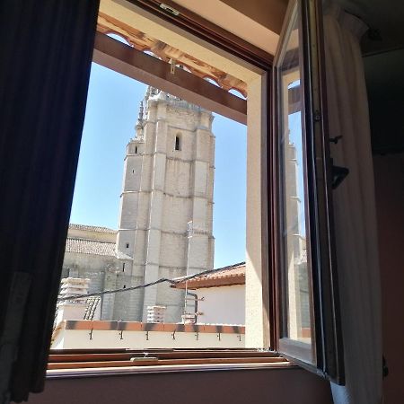 Apartamentos Turisticos Villa Y Corte Ampudia Bagian luar foto