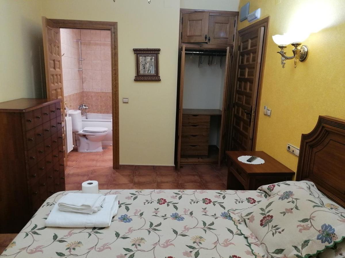 Apartamentos Turisticos Villa Y Corte Ampudia Bagian luar foto