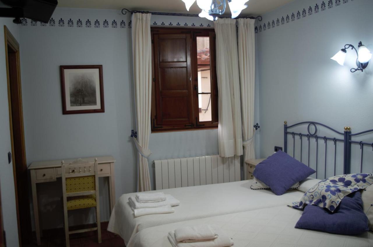 Apartamentos Turisticos Villa Y Corte Ampudia Bagian luar foto
