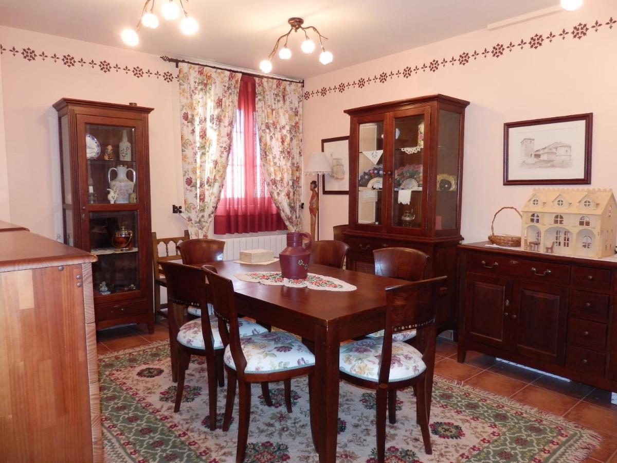 Apartamentos Turisticos Villa Y Corte Ampudia Bagian luar foto