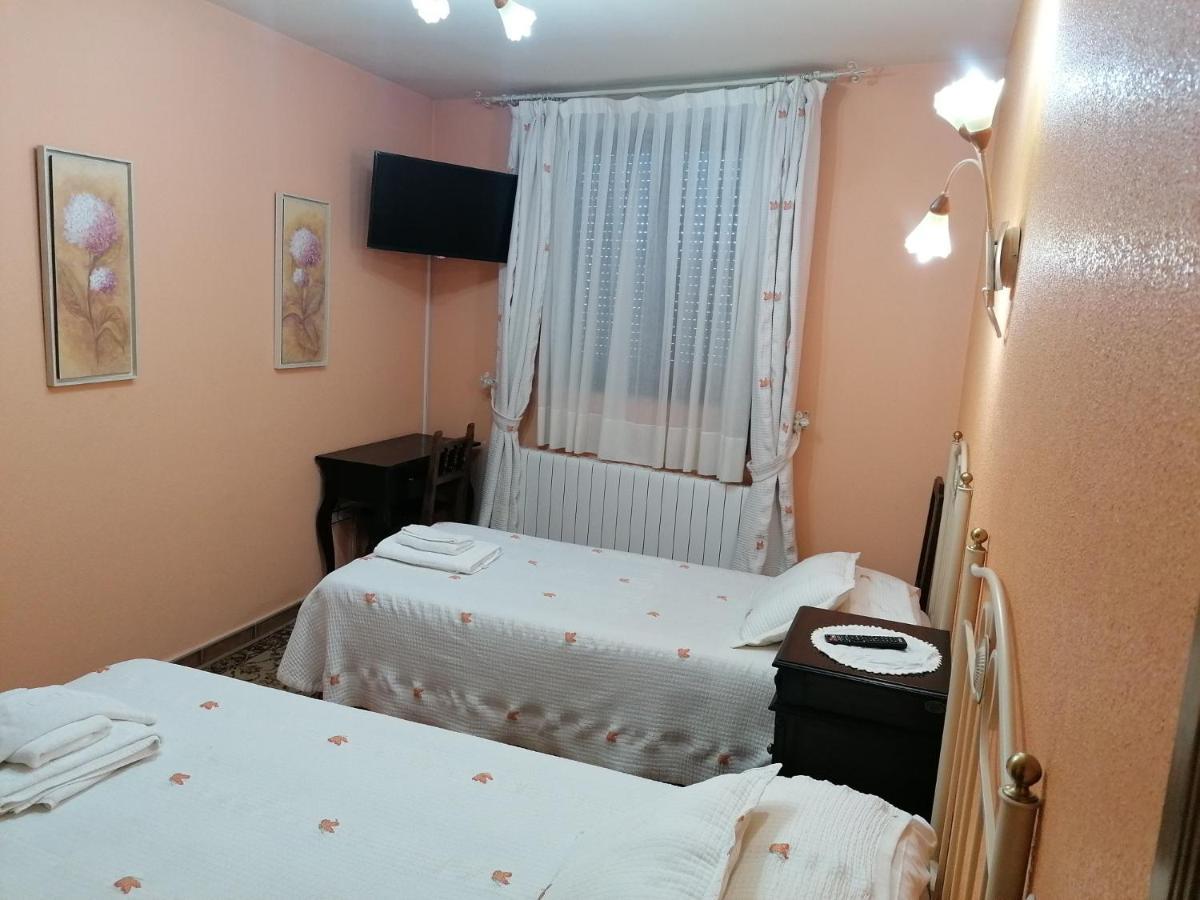Apartamentos Turisticos Villa Y Corte Ampudia Bagian luar foto