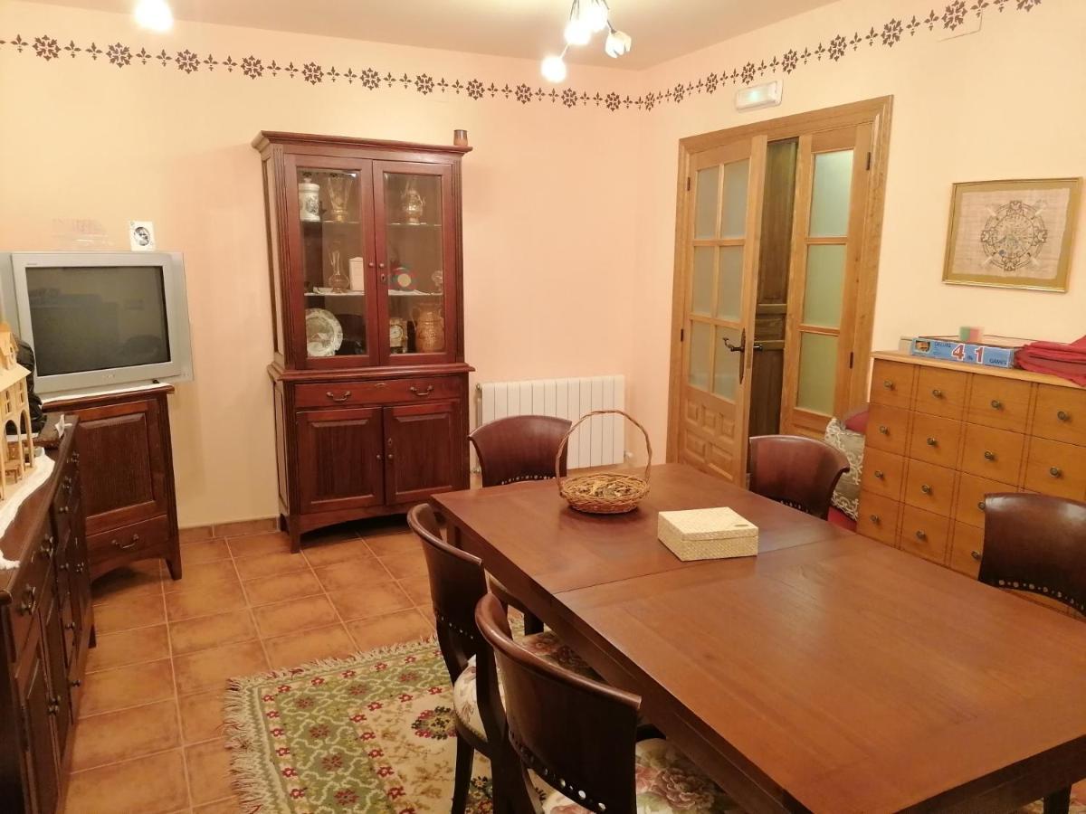 Apartamentos Turisticos Villa Y Corte Ampudia Bagian luar foto