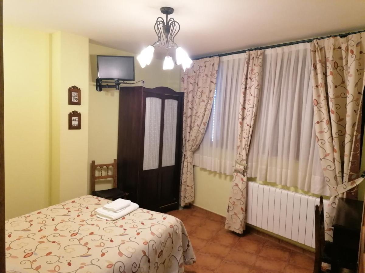 Apartamentos Turisticos Villa Y Corte Ampudia Bagian luar foto