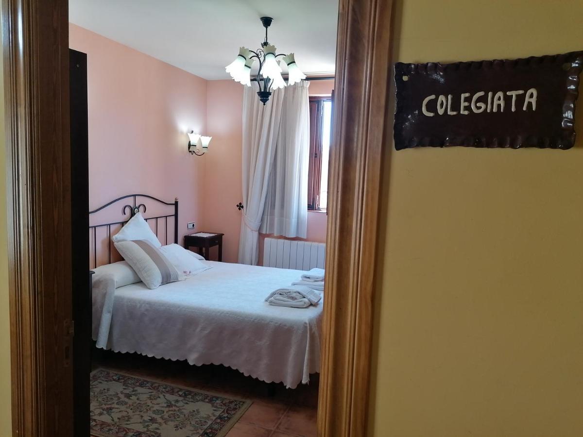Apartamentos Turisticos Villa Y Corte Ampudia Bagian luar foto