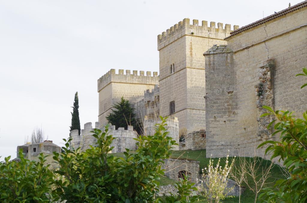 Apartamentos Turisticos Villa Y Corte Ampudia Bagian luar foto