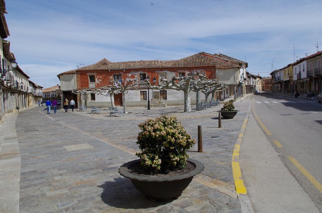 Apartamentos Turisticos Villa Y Corte Ampudia Bagian luar foto