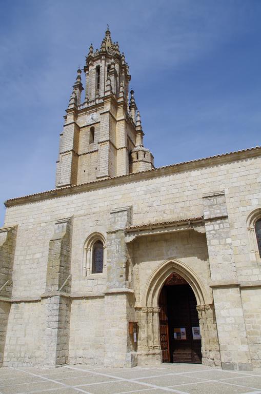Apartamentos Turisticos Villa Y Corte Ampudia Bagian luar foto