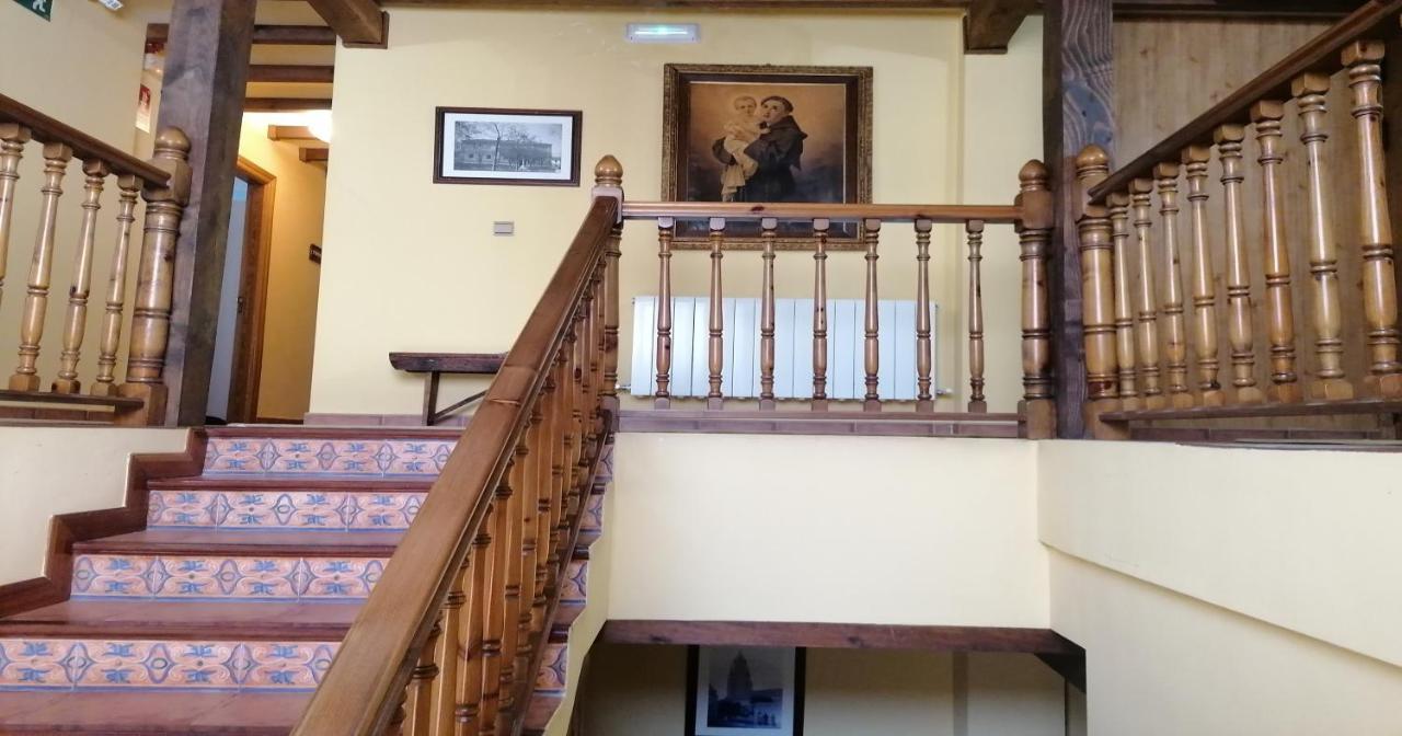 Apartamentos Turisticos Villa Y Corte Ampudia Bagian luar foto