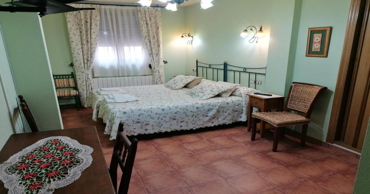 Apartamentos Turisticos Villa Y Corte Ampudia Bagian luar foto