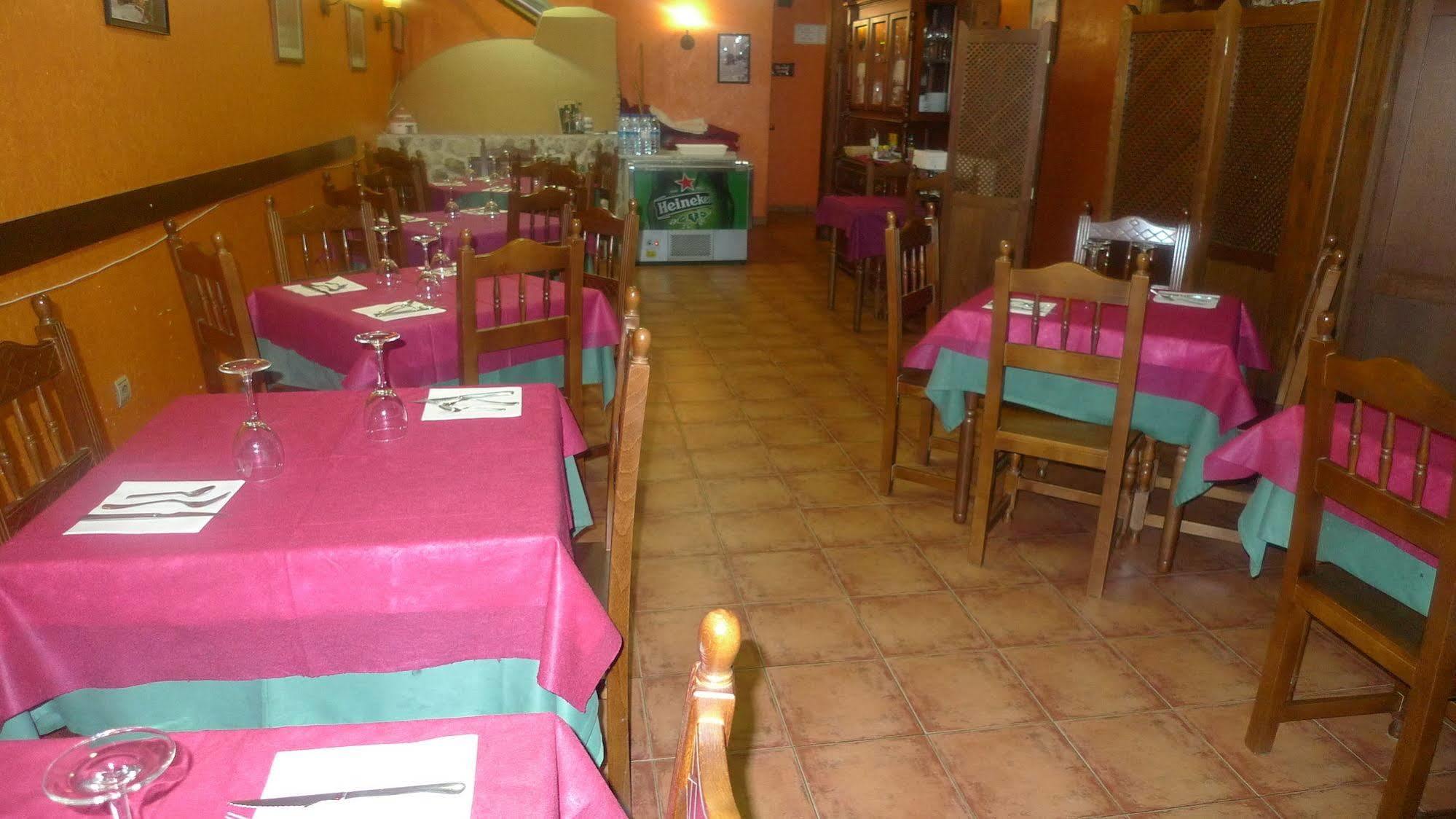 Apartamentos Turisticos Villa Y Corte Ampudia Bagian luar foto
