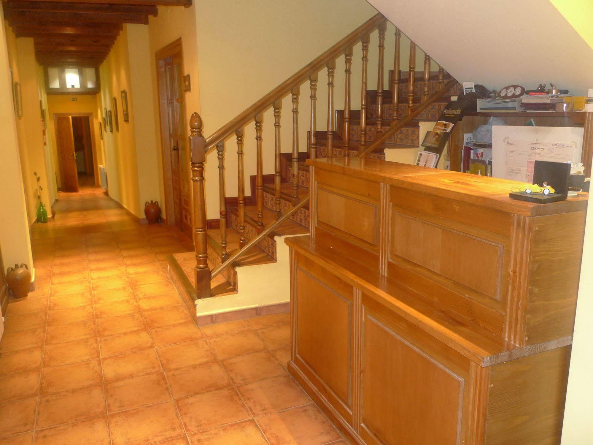 Apartamentos Turisticos Villa Y Corte Ampudia Bagian luar foto