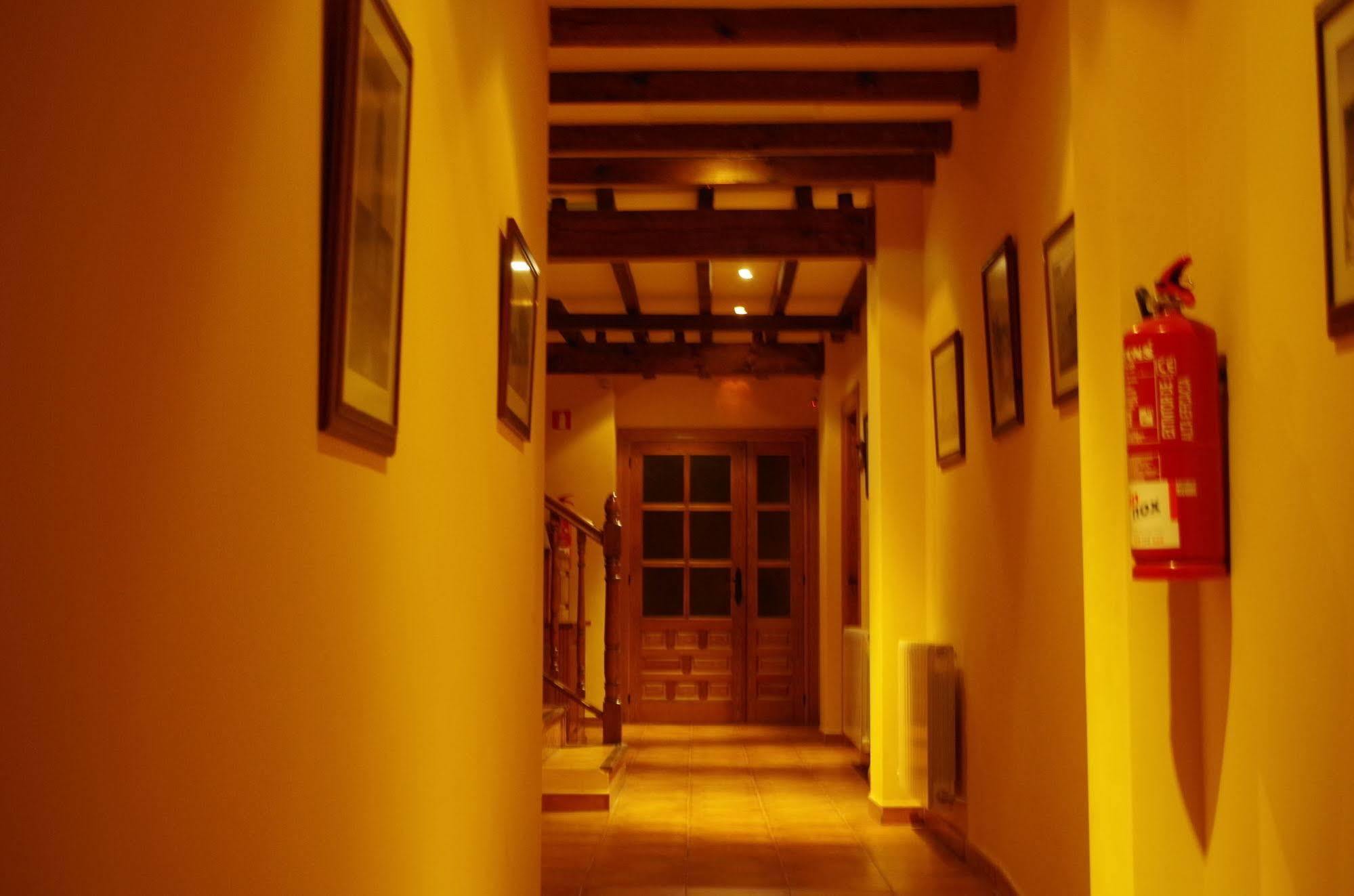 Apartamentos Turisticos Villa Y Corte Ampudia Bagian luar foto