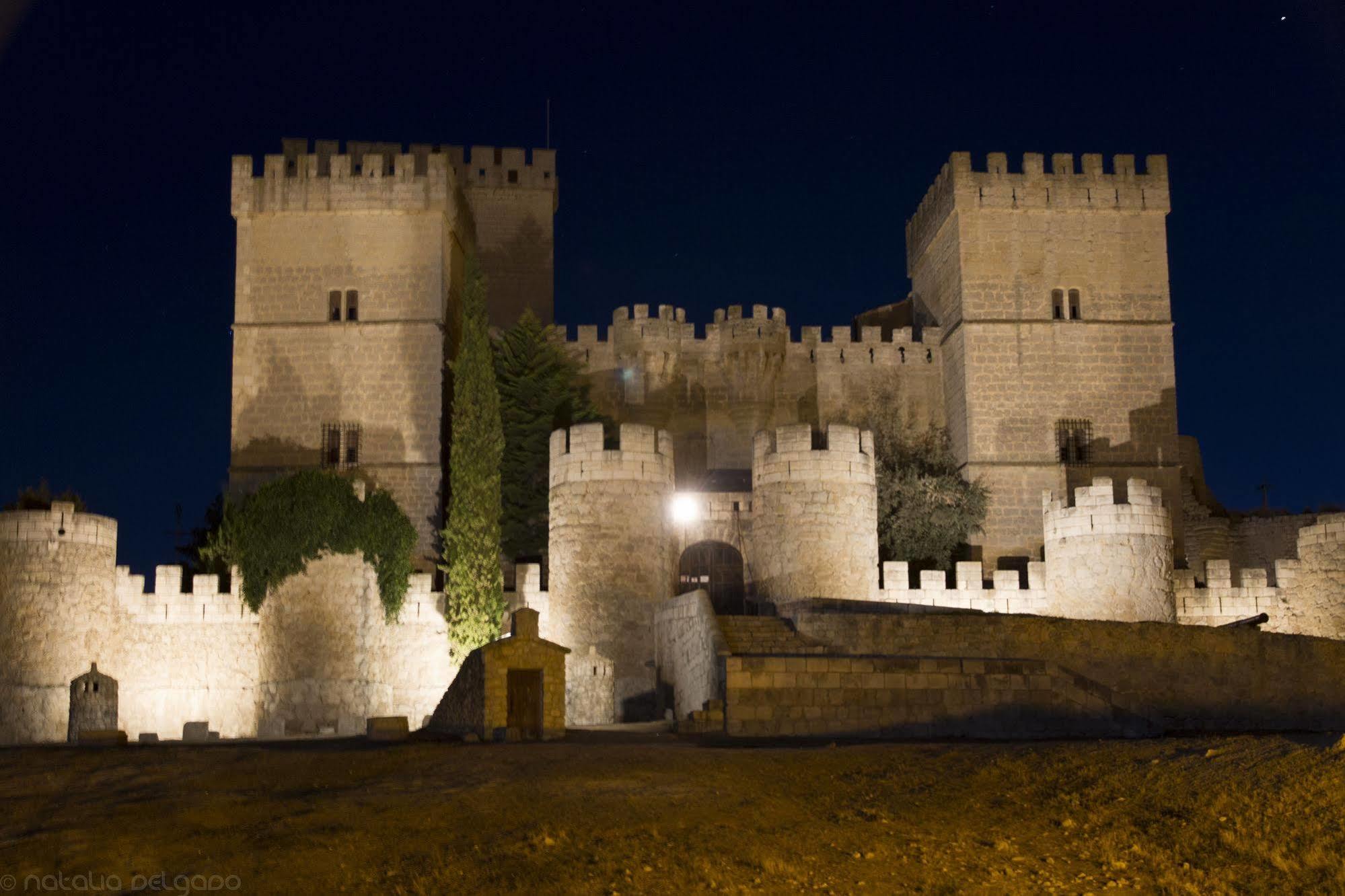 Apartamentos Turisticos Villa Y Corte Ampudia Bagian luar foto